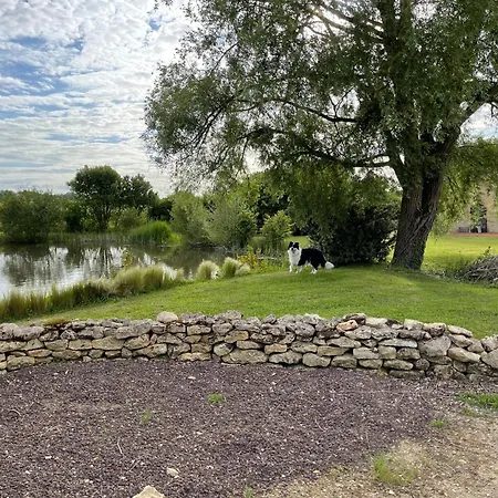Au Repos Du Lezard, La Familiale Appartement Durtal Buitenkant foto