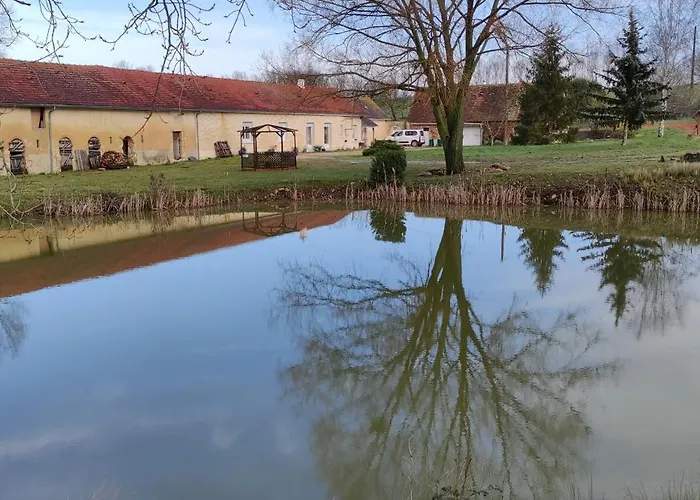 Au Repos Du Lezard, La Familiale